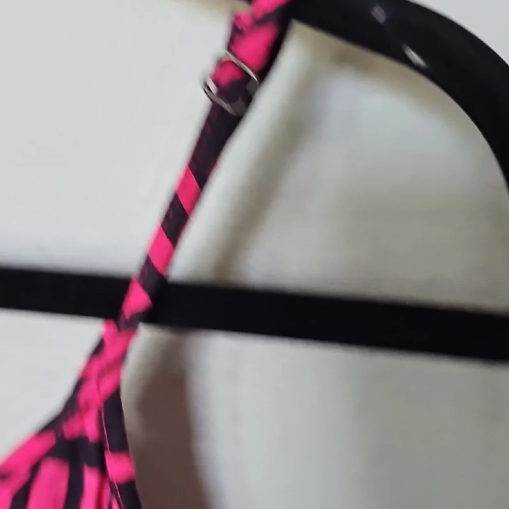 Roxy Stranger Things Vibe Pink and Black Geometric Tank Top Large